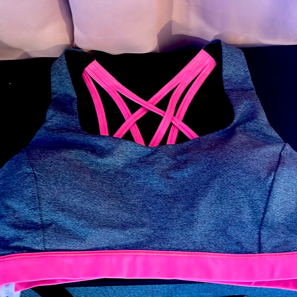 Lululemon Women's Energy Sports Bra Top Racerback Criss Cross Strappy Active 8